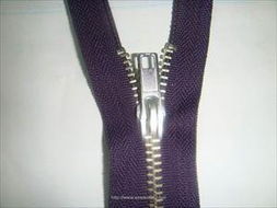 供應(yīng)金屬拉鏈 生產(chǎn)樹(shù)脂拉鏈 尼龍拉鏈等拉鏈20090728