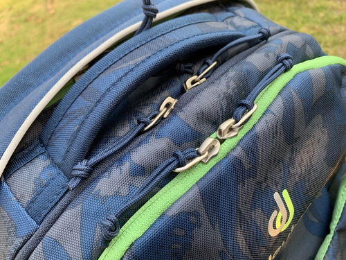 舒適度高,透氣性好,還能讓孩子昂首挺胸起來 deuter學(xué)生護脊書包